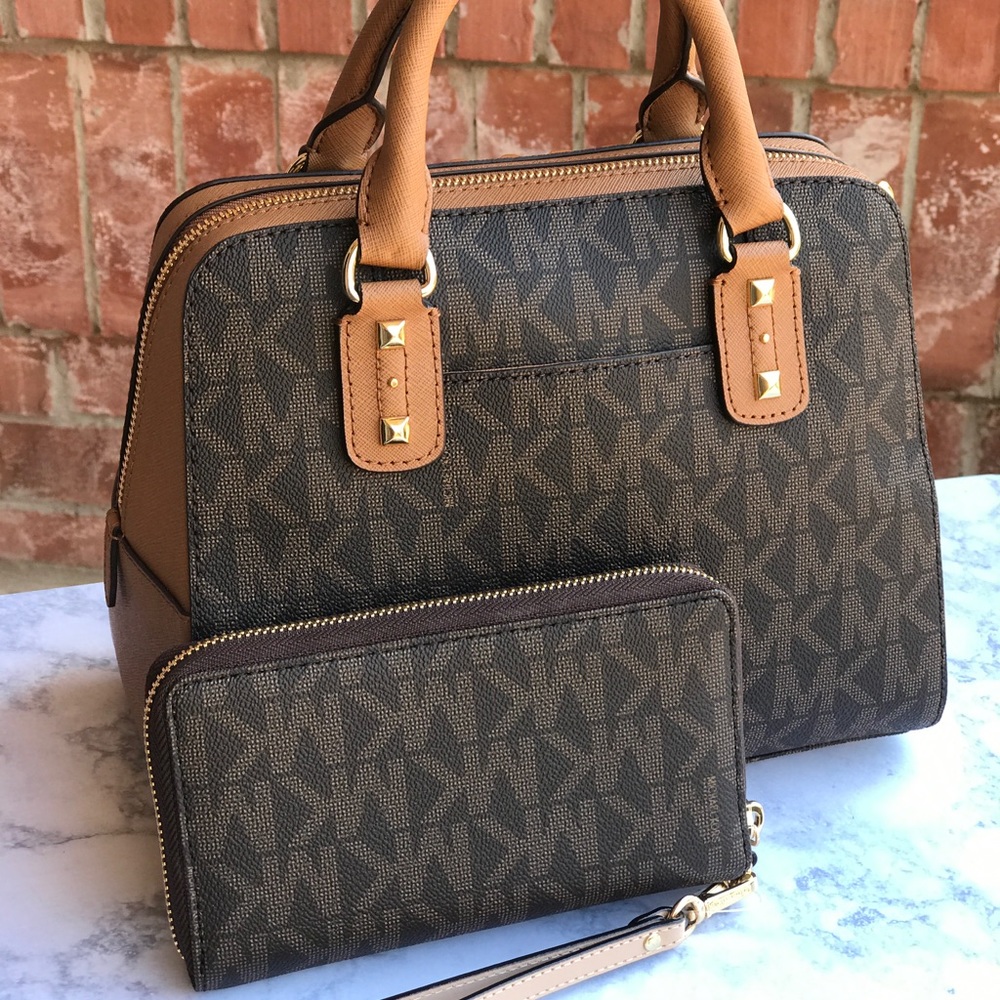 MICHAEL KORS SANDRINE STUD SMALL SATCHEL+WALLET - Picture 3 of 8